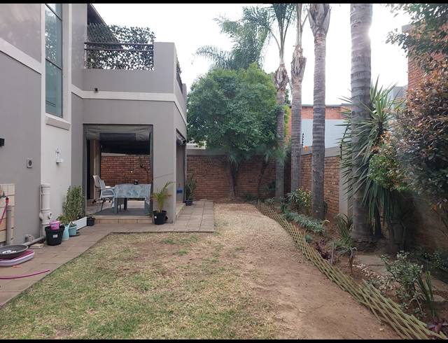 3 BEDROOM SECTIONAL TITLE RENTED IN SUNDOWNER